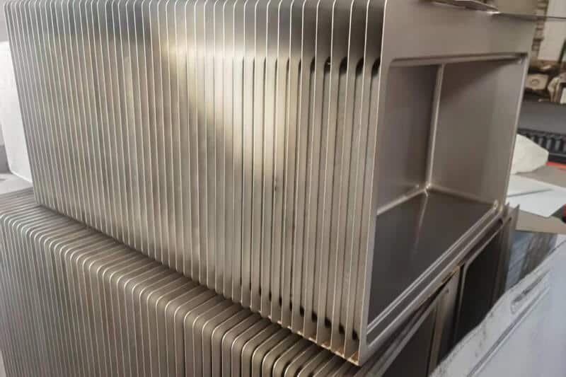 handmade vs. drawn stainless steel sinks (3)